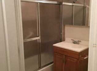 5915 69th St, Maspeth, NY 11378