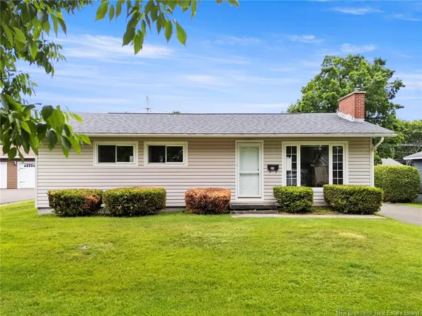 21 Berwick St, Fredericton, NB E3A 4Y2