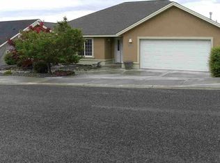 1325 N Countryview Ct, Sunnyside, WA 98944