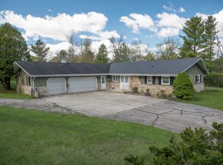 1255 Emerald Dr, Hartford, WI 53027