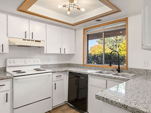 4th image of 3605 NE 49th St #3