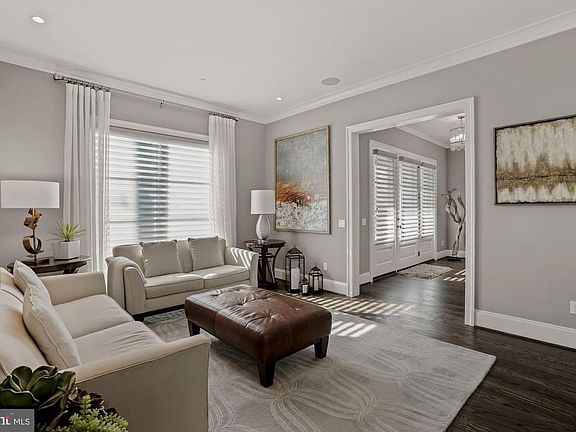 5th image of 10009 Fleming Ave
