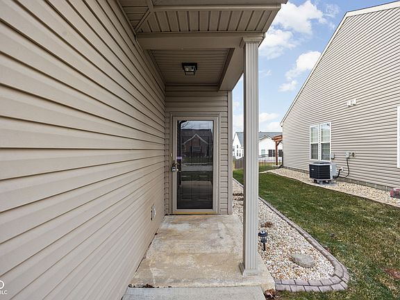 3rd image of 1450 Colony Park Dr