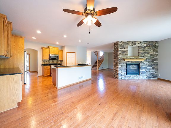 2nd image of 3279 Charleston Dr