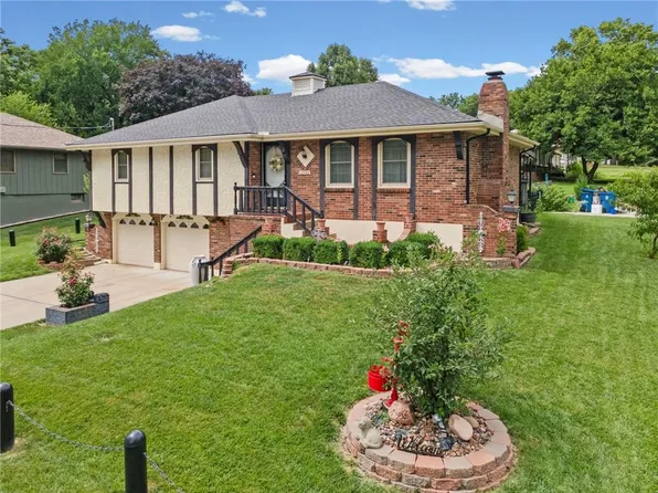12720 E Silver Ln, Sugar Creek, MO 64050