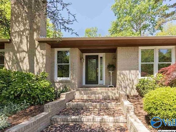 2nd image of 121 Bridlewood Dr