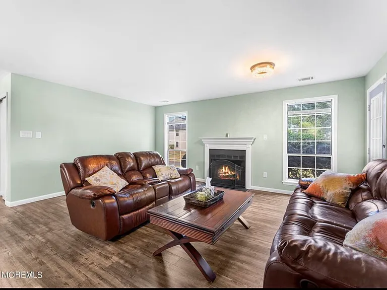 339 Yorkshire Pl — Photo 18