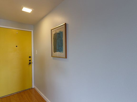 4th image of 615 East Broadway