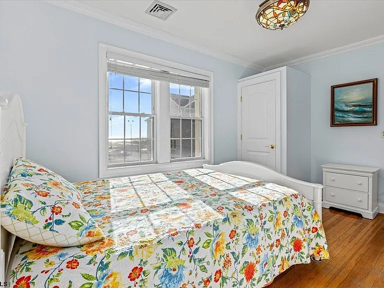 104 S Oakland Ave — Photo 23