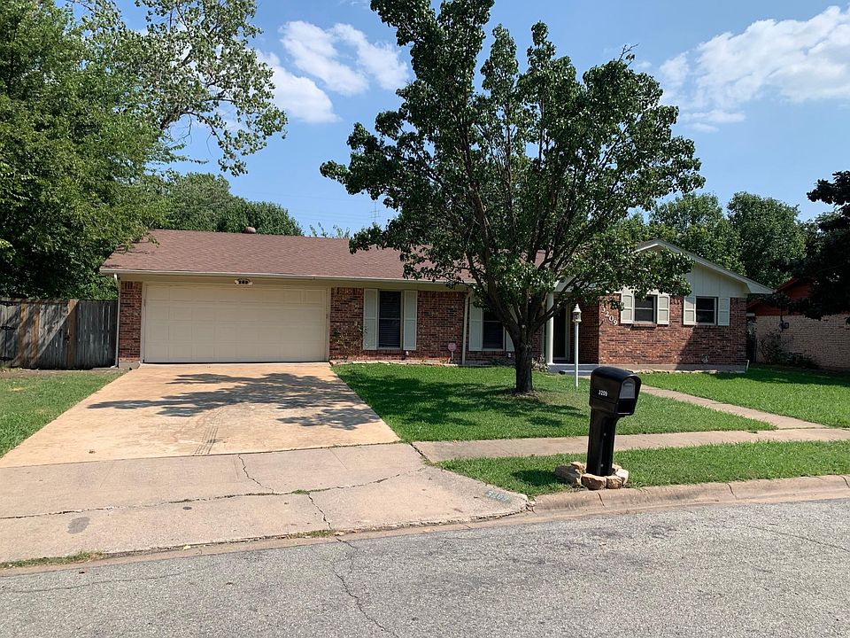 1st image of 3209 Dauphine Dr