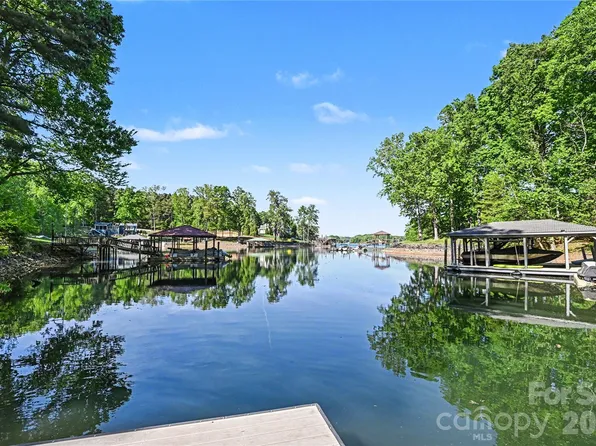 142 Lakeview Shores Loop, Mooresville, NC 28117