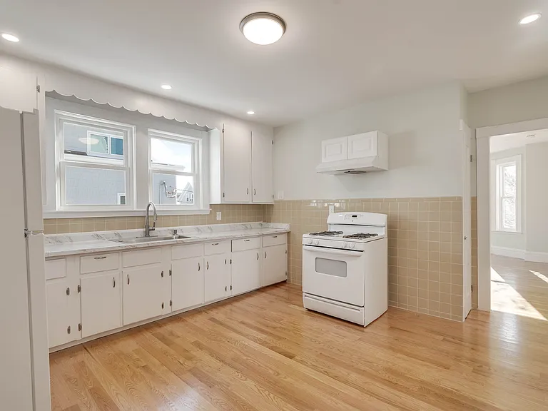11 Willow Ave #2 — Photo 1