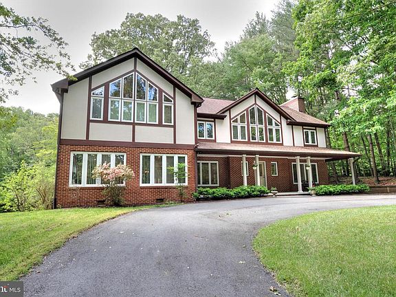 3rd image of 11701 Lakewood Ln