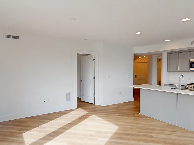 701 N Henry St #209 — Photo 6