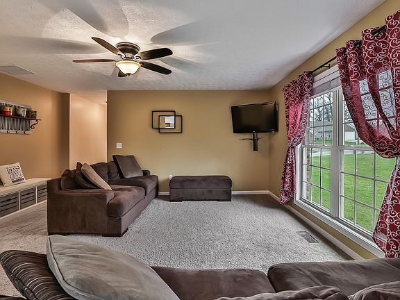 3rd image of 1025 Horse Shoe Dr