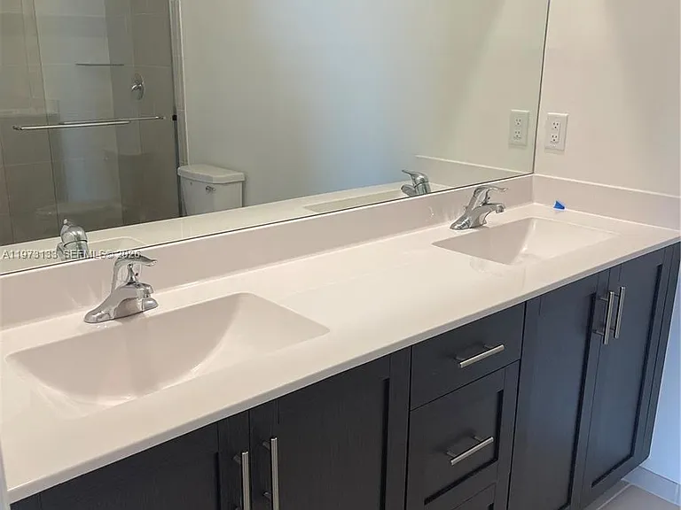 20564 NE 5th Pl — Photo 12