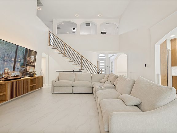 5th image of 200 Ravenel St