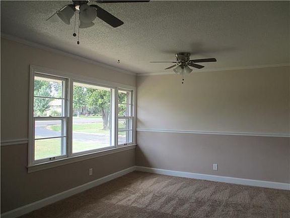 3rd image of 405 Eastland Ave