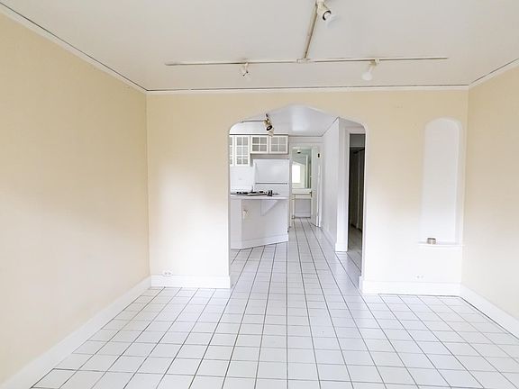2nd image of 2427 W Eastwood Ave #Basement