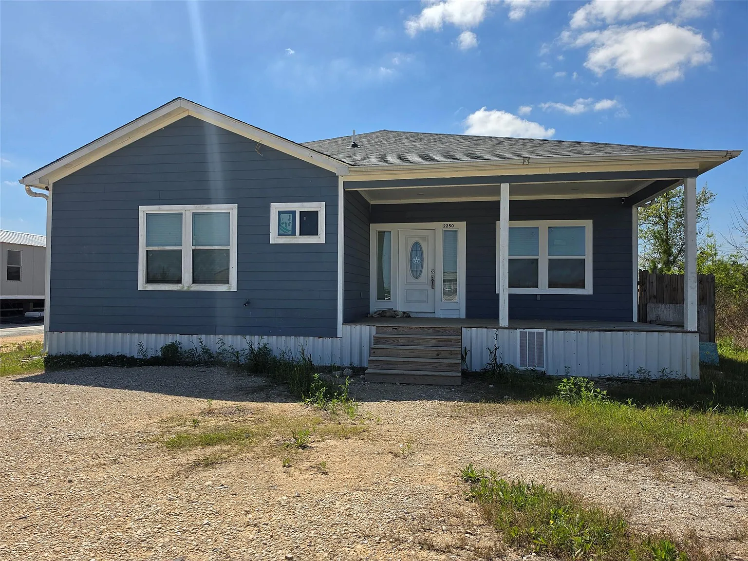 3 bed, 3.0 bath, 2166 sqft, $2,200 — Photo 1