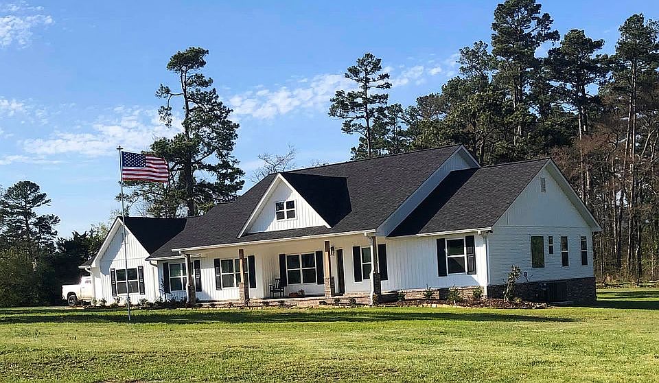 2nd image of 325 Grand Oak Ln