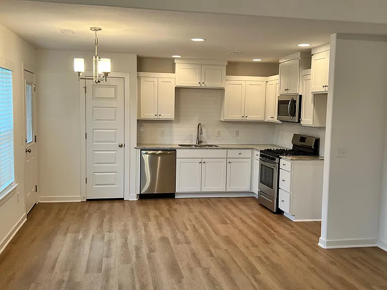 502 Cresswell Dr — Photo 6