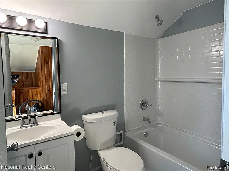 27626 Brettonwoods St — Photo 13
