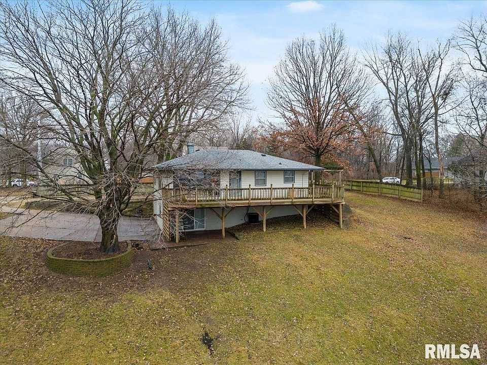 1st image of 203 S Barrington Dr