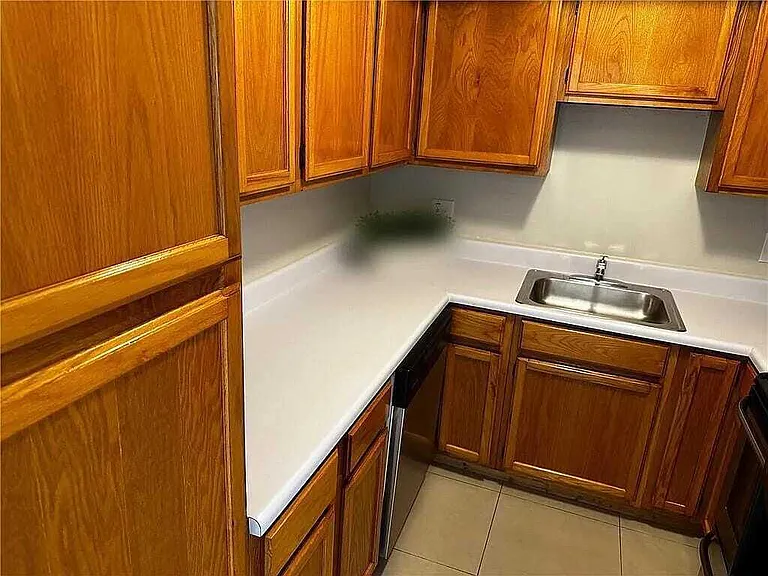 105 S Riverside Dr #303 — Photo 24