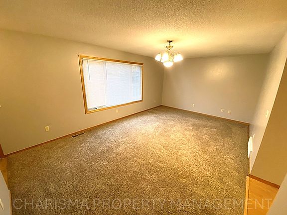5th image of 2721 S Maywood Dr