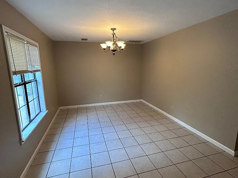 1602 Golf Course Dr — Photo 4