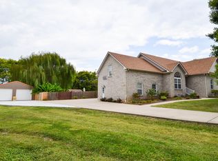 1003 Roland Ct, Cottontown, TN 37048