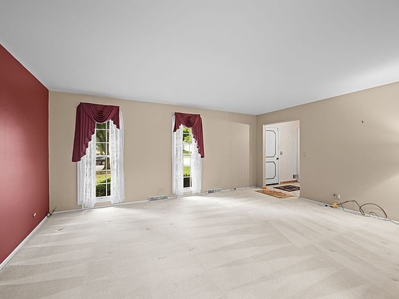 5th image of 321 Ambleside Dr