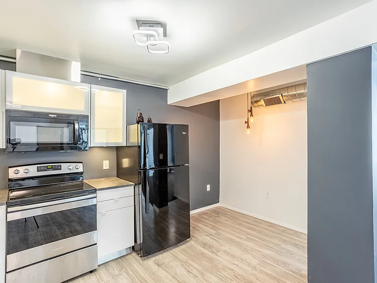 227 N Broadway #204 — Photo 6