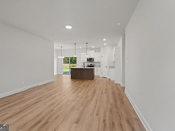 4th image of 110 Susan Dr
