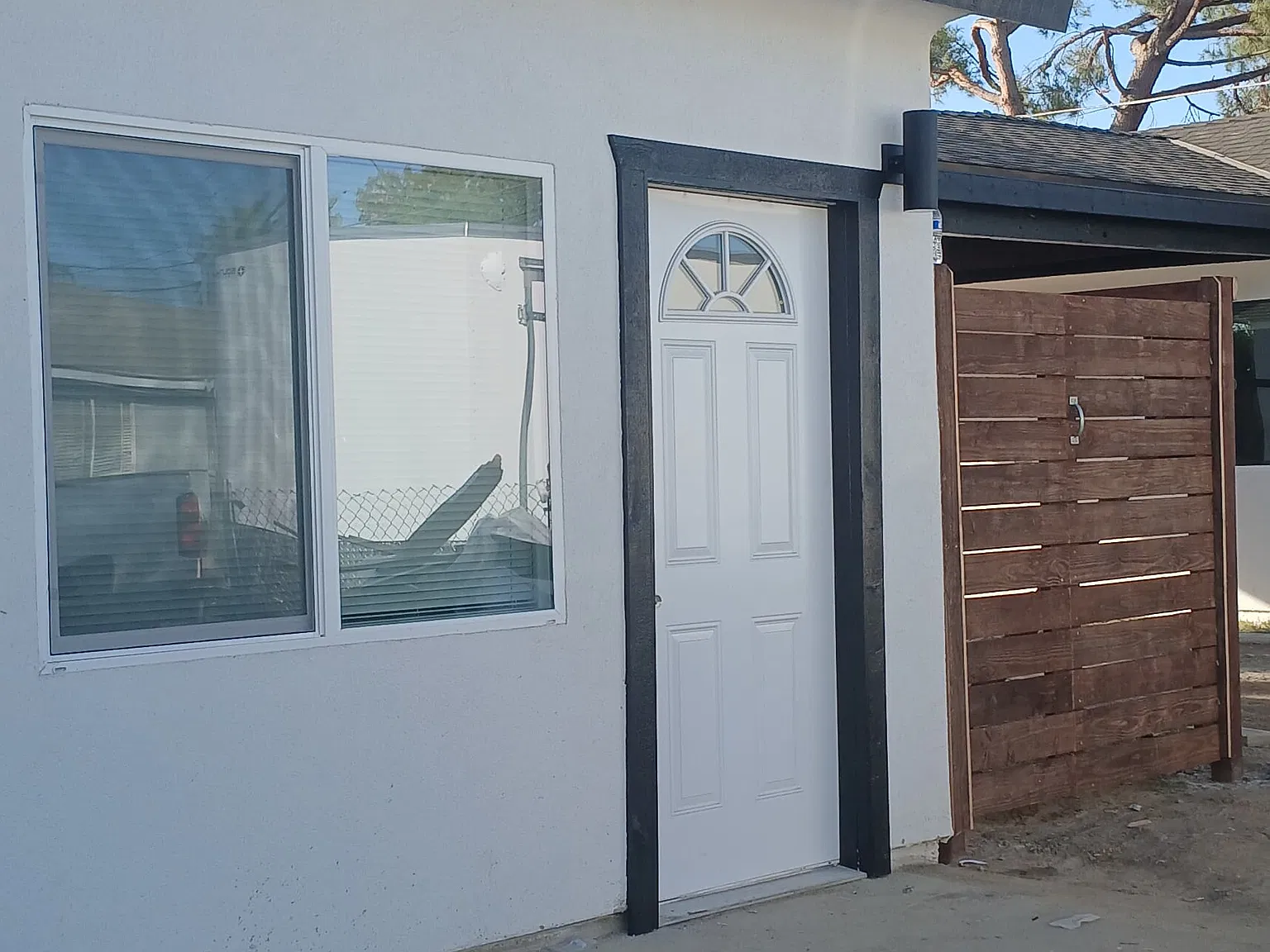 Studio, $895 — Photo 2