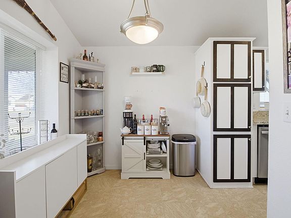 5th image of 712 5th Ave