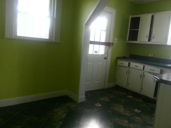 2nd image of 943 Morehead Ave SE