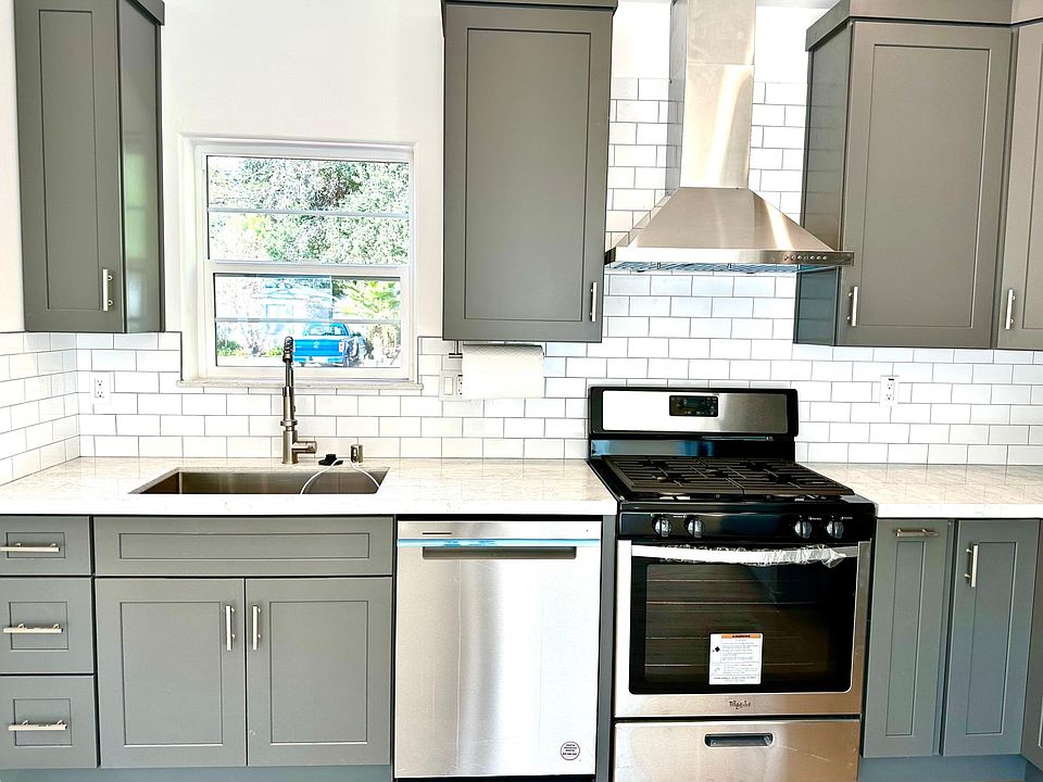 New Kitchen with quartz countertop