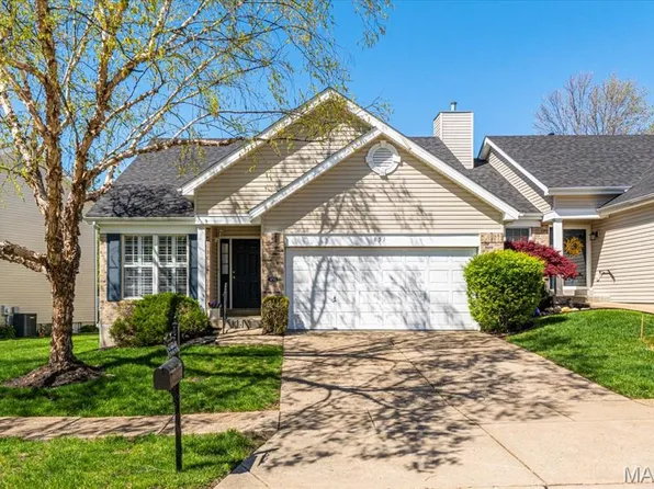 851 Whispering Village Cir, Ballwin, MO 63021