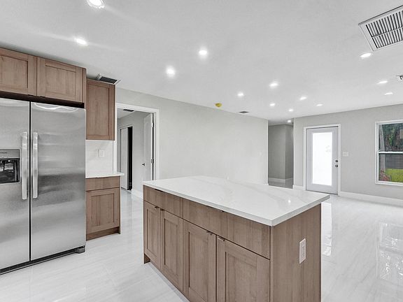 4th image of 3721 N 66th Avenue