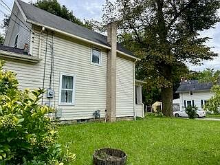3rd image of 824 Cross St