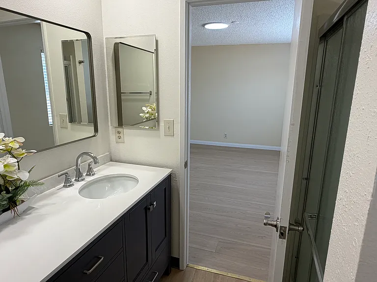 30 S Chapel Ave #D — Photo 12