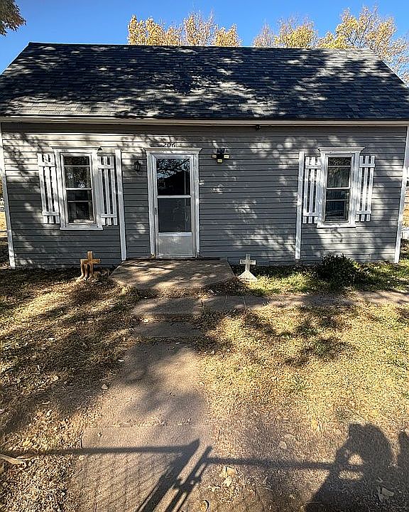 1st image of 206 W Concord Ave