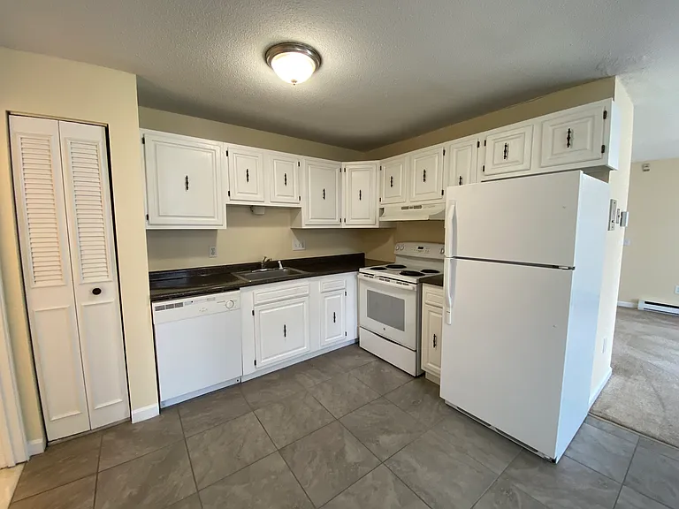 2 Pineland Avenue — Photo 15