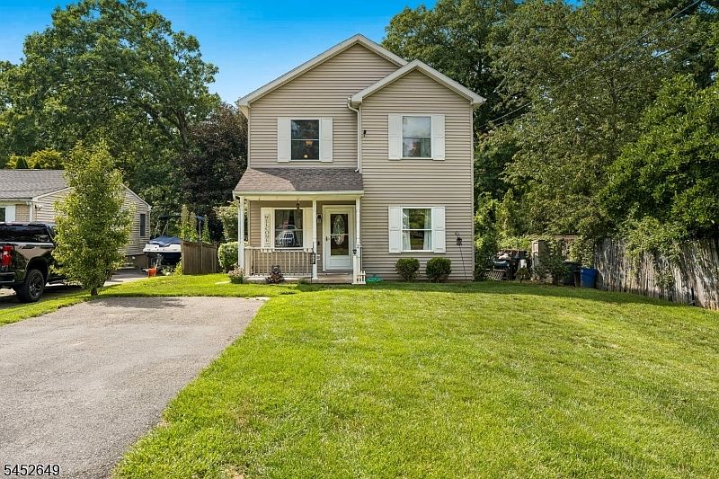 1st image of 2 Elizabeth Pl