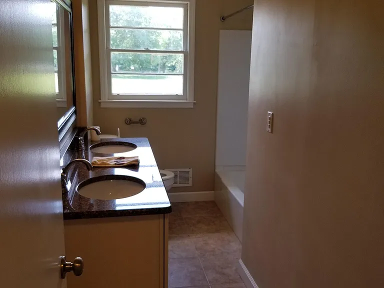 102 Woodfield Dr — Photo 16