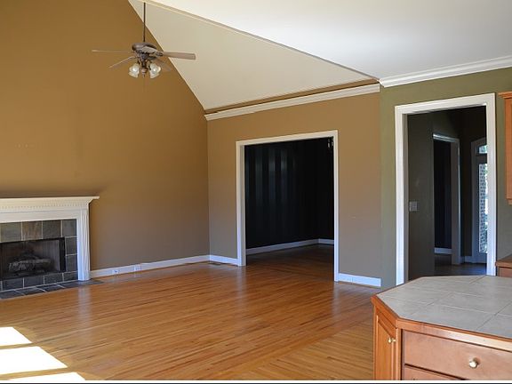 5th image of 1035 Valley Crest Dr