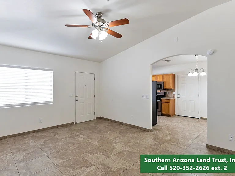 1935 W Banks Grove Pl — Photo 3