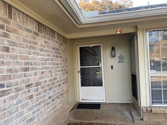 2nd image of 2402 York Minster Ct